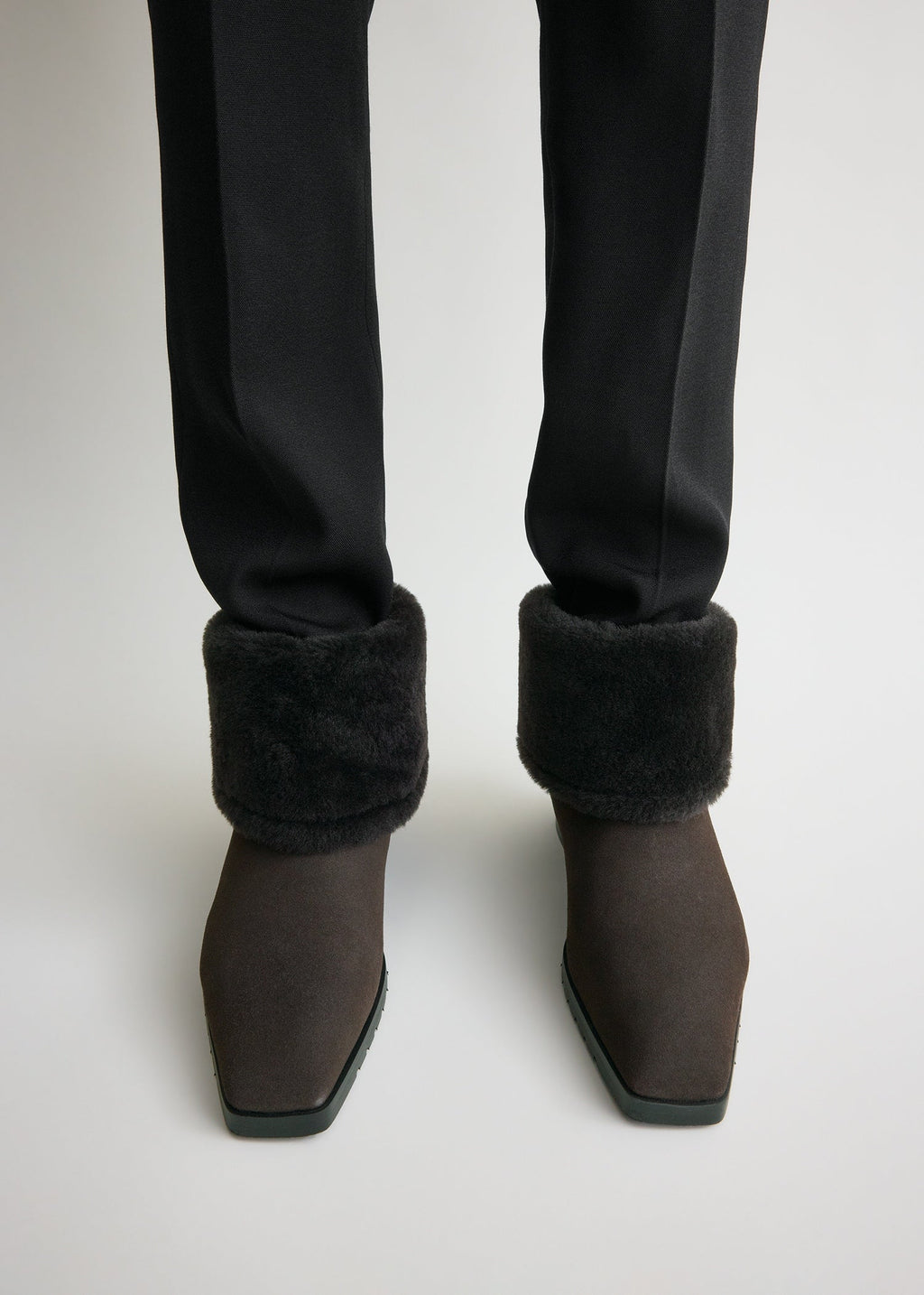 Fold-down shearling boots pepper
