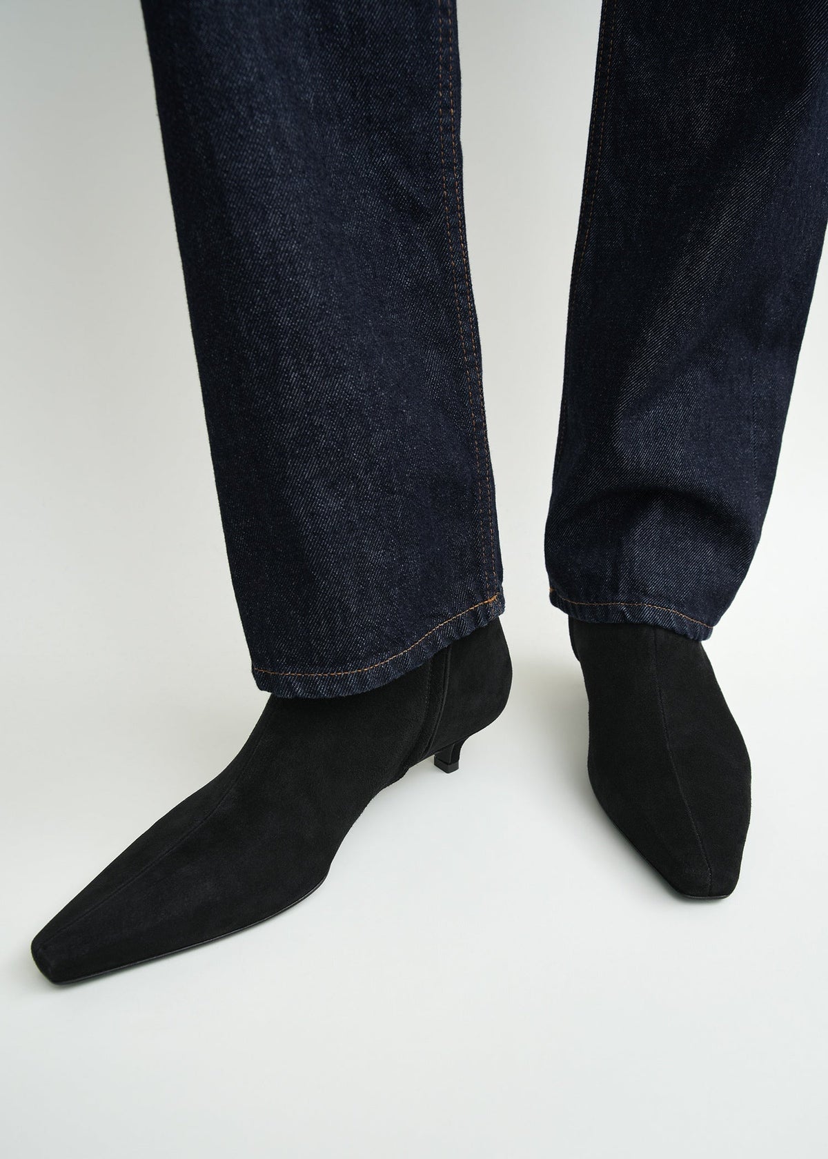 Slim suede ankle boots black