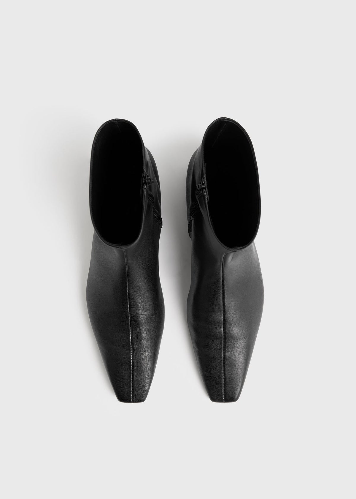 Zipped leather chelsea boots black